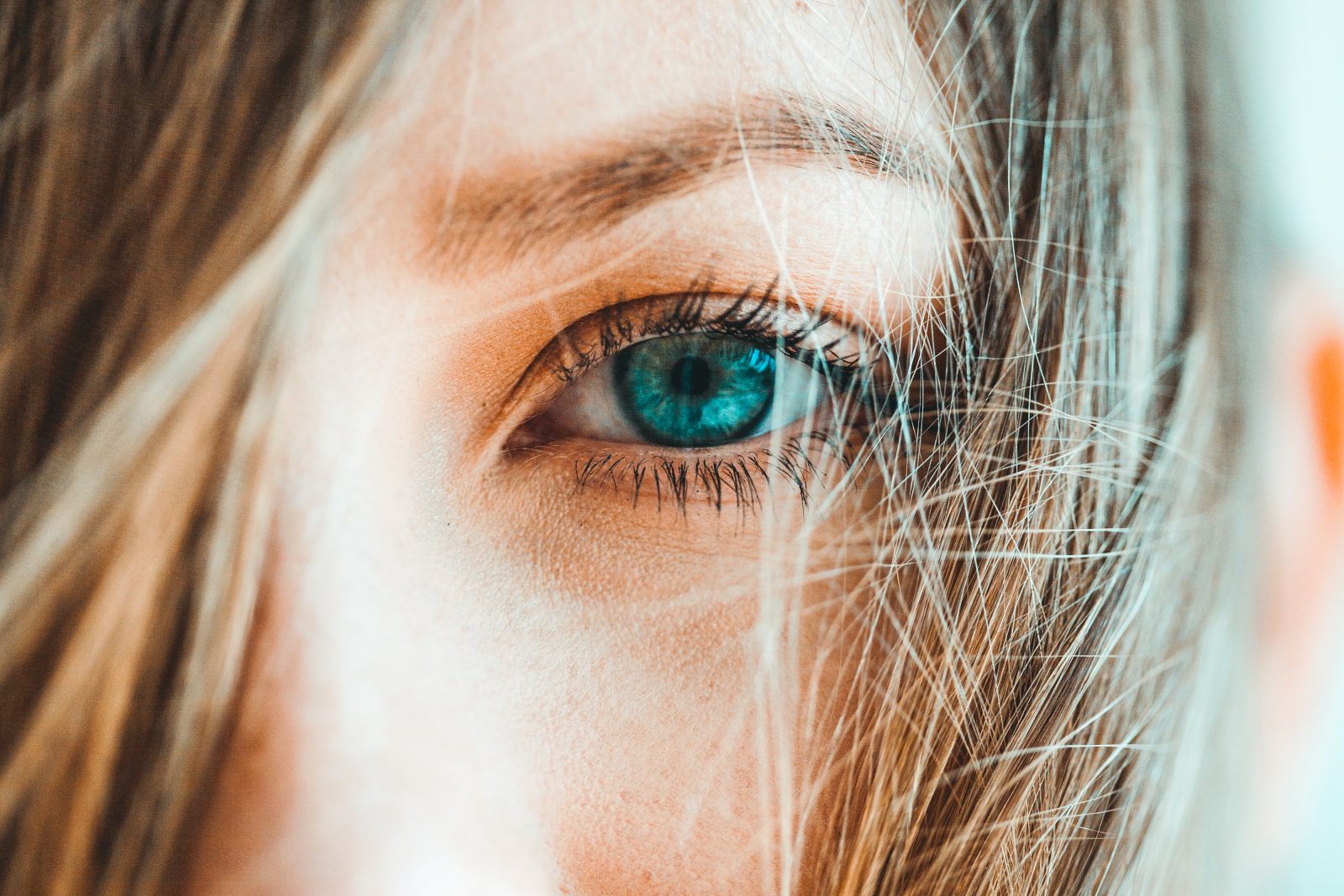 眼角膜发炎不容忽视，及时防治是关键