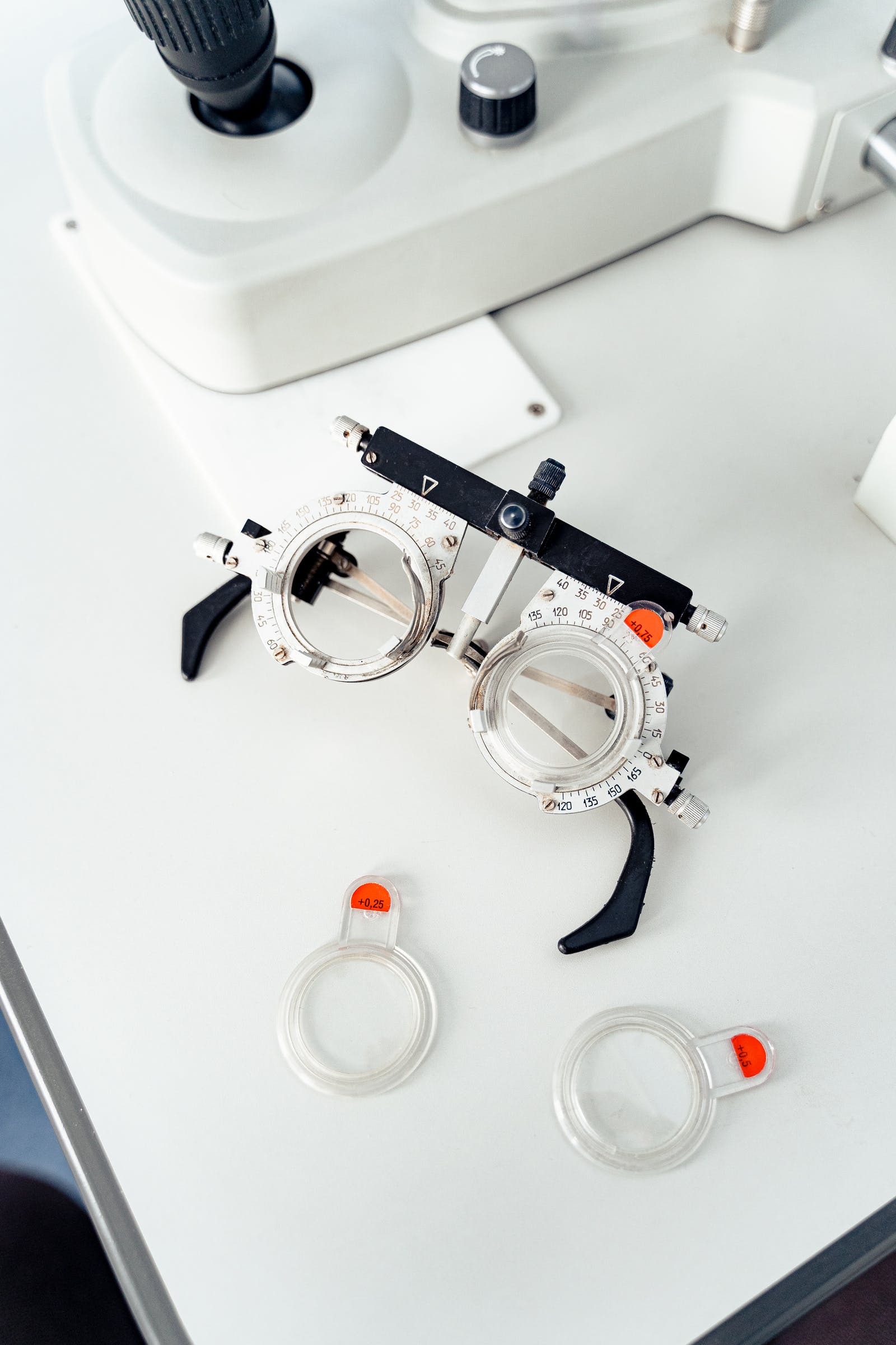 眼角疼是怎么回事？常见原因和应对方法一览