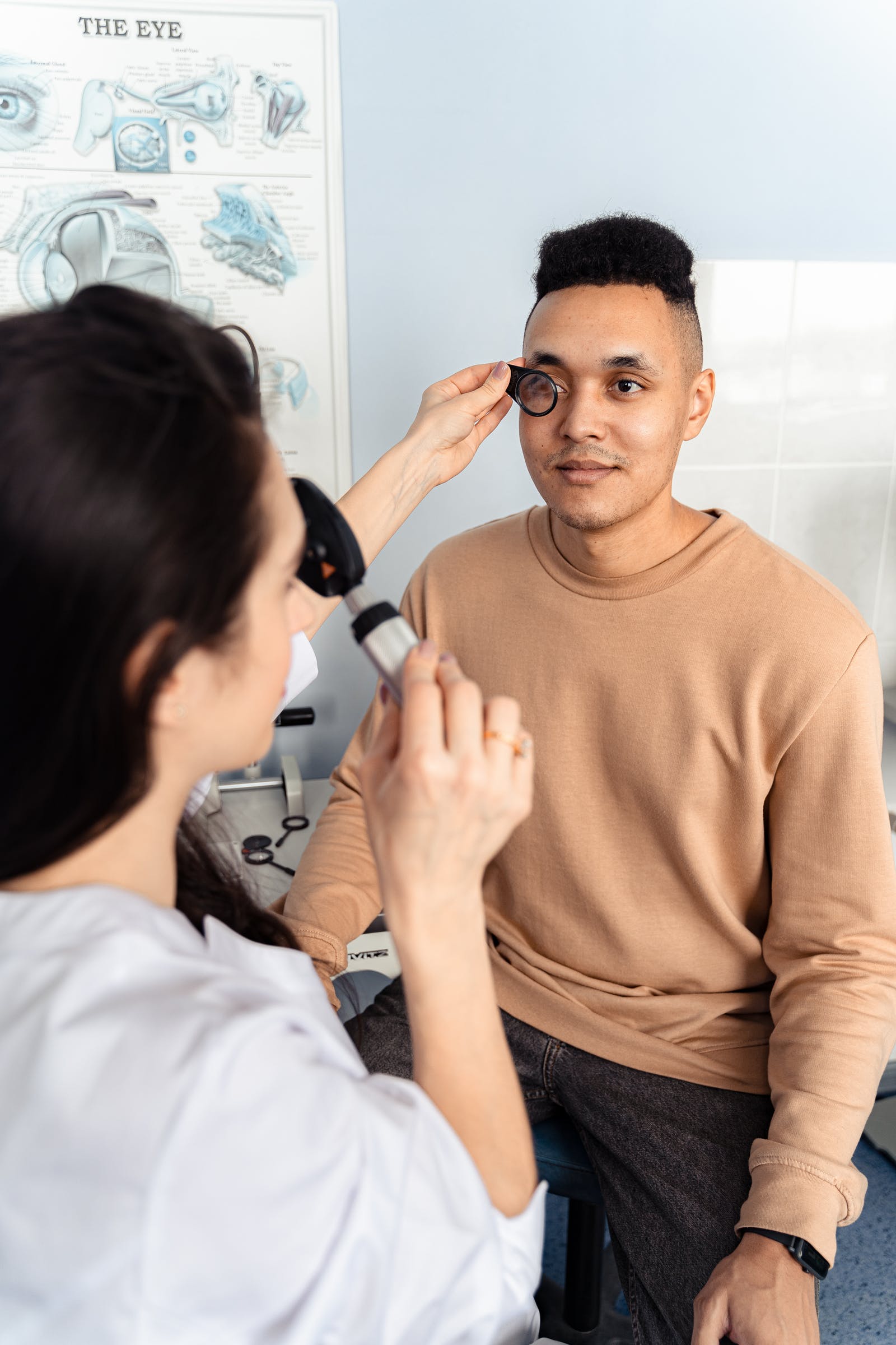 眼睛浮肿怎么办？快速消肿的实用妙招大揭秘