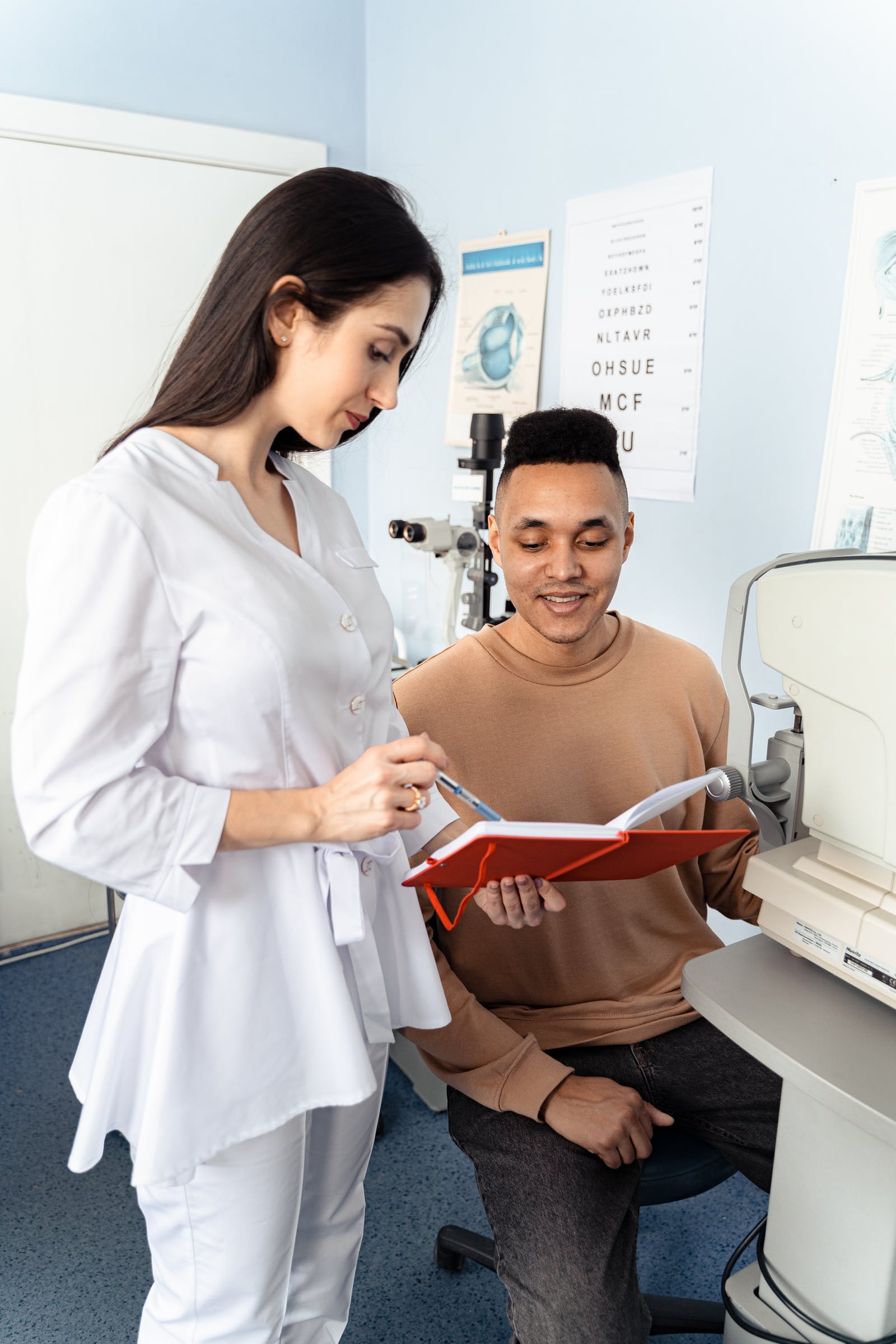 夜幕下的视界：揭秘夜盲症的成因与应对