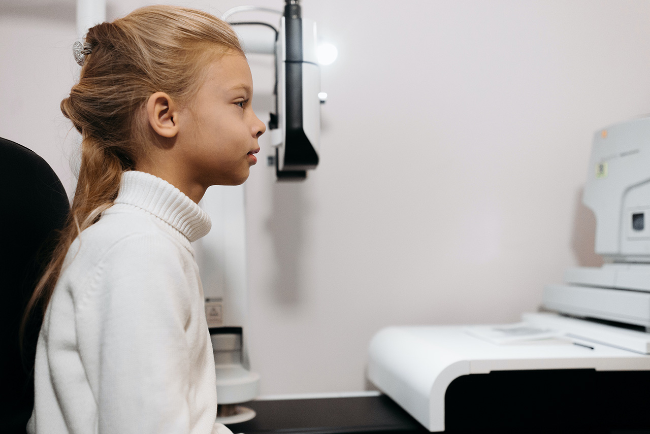 眼睛角落突然出血？别慌，先弄清原因！