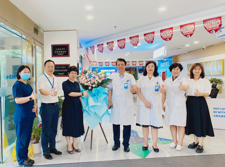 情系医师节，慰问暖人心|大连华厦眼科医院致敬“光明守护者”