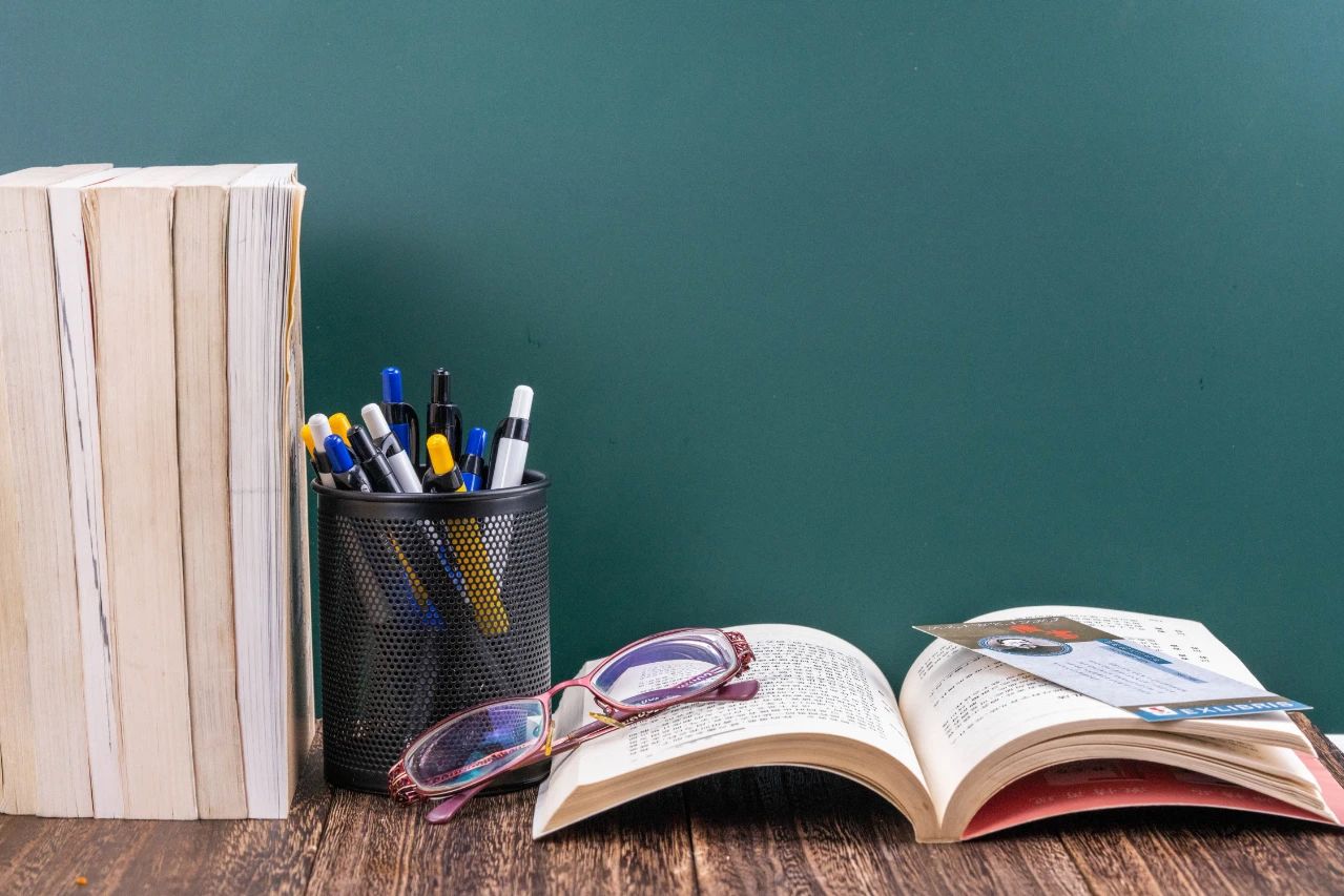 pixabay-书和眼镜