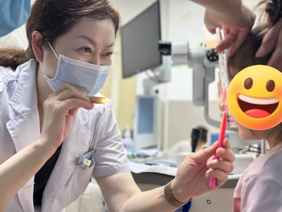 潘美华教授微笑面对患者