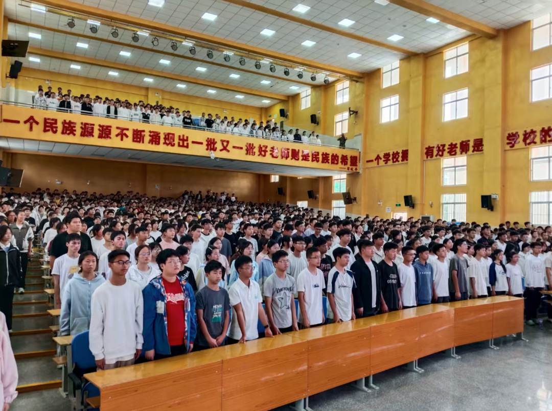 华厦之光，照亮学途 | 昆明华厦眼科禄劝一中公益行，以专业力量守护高三学子“光明未来”