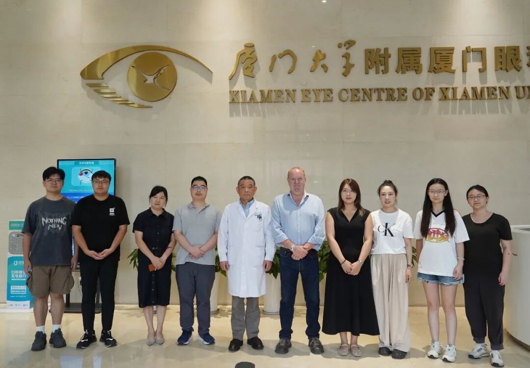 我院专家团队与英国教授合影