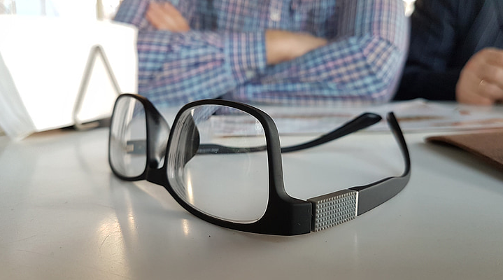 pixabay-黑框眼镜