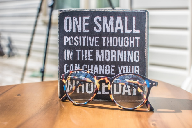 pixabay-书和眼镜