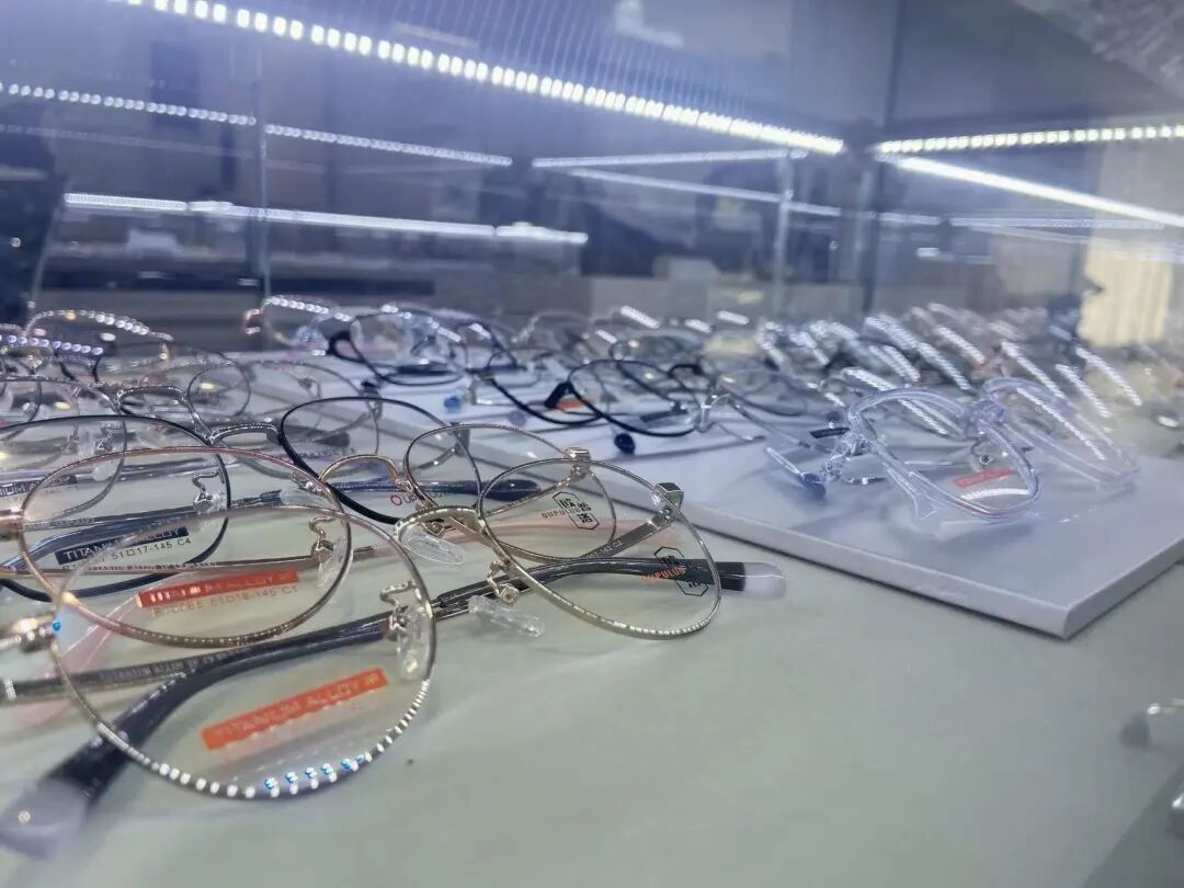 眼镜展示