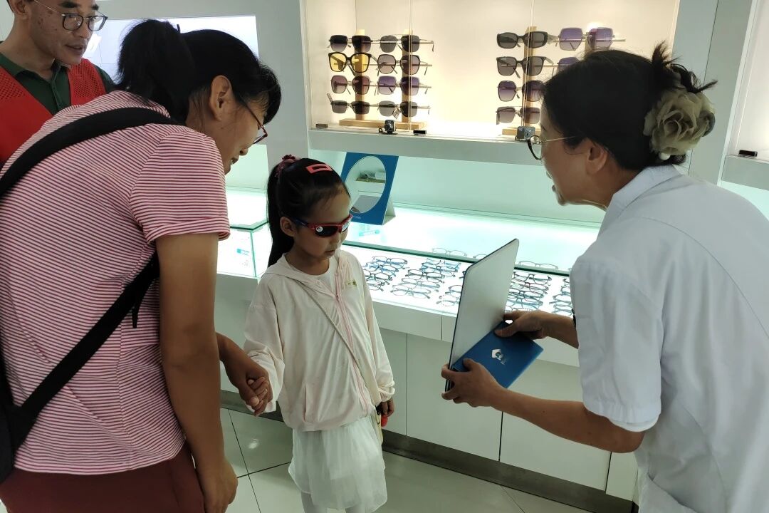 小瞳验光初筛 + 散瞳验光精准测量