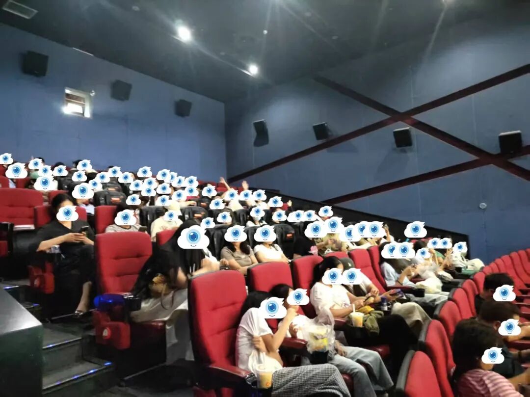 科普讲座结束后，医院为到场有眼睛干涩困扰的教师提供了免费的眼健康检查券，包括干眼综合分析检查及眼部SPA治疗体验卡。