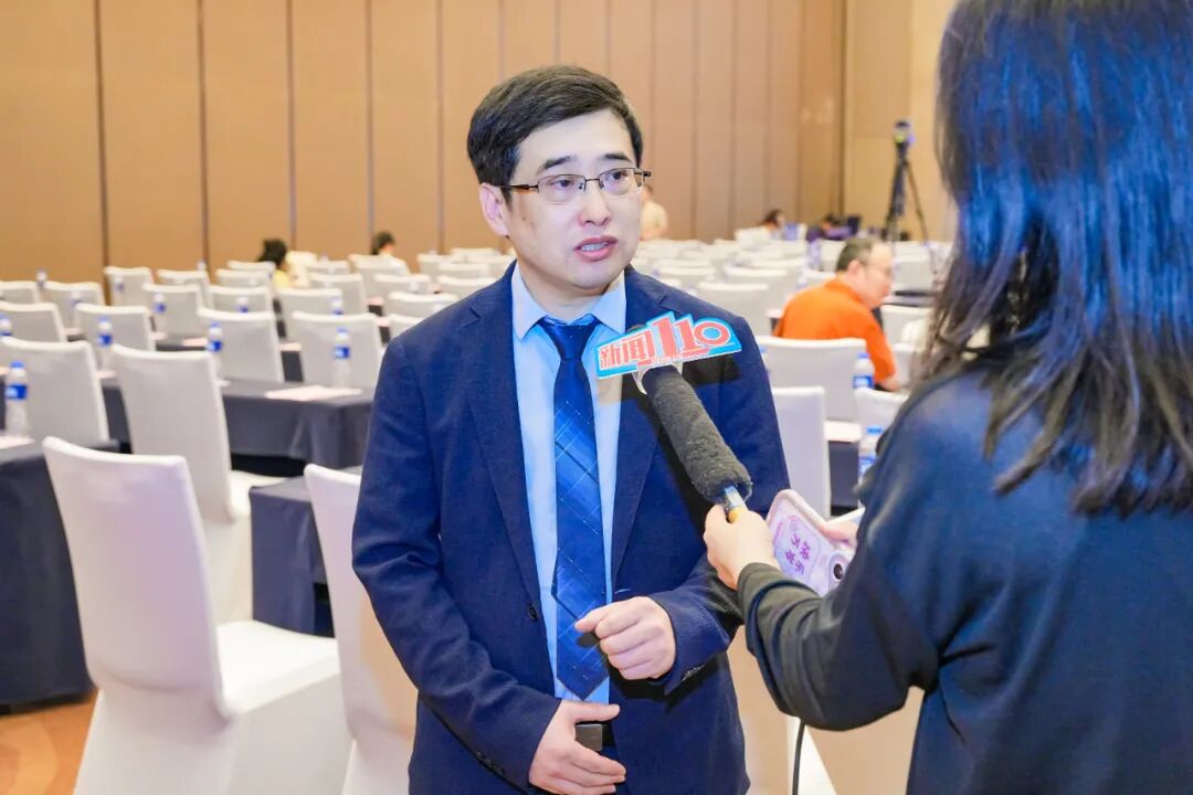 福州眼科医院副院长、白内障科学术带头人叶向彧博士在会后接受媒体采访