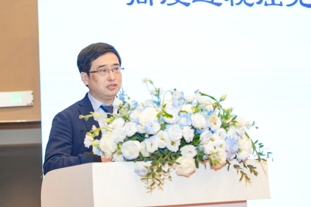 福州眼科医院 叶向彧博士  《高度近视屈光性人工晶状体植入术的惊喜与意外》