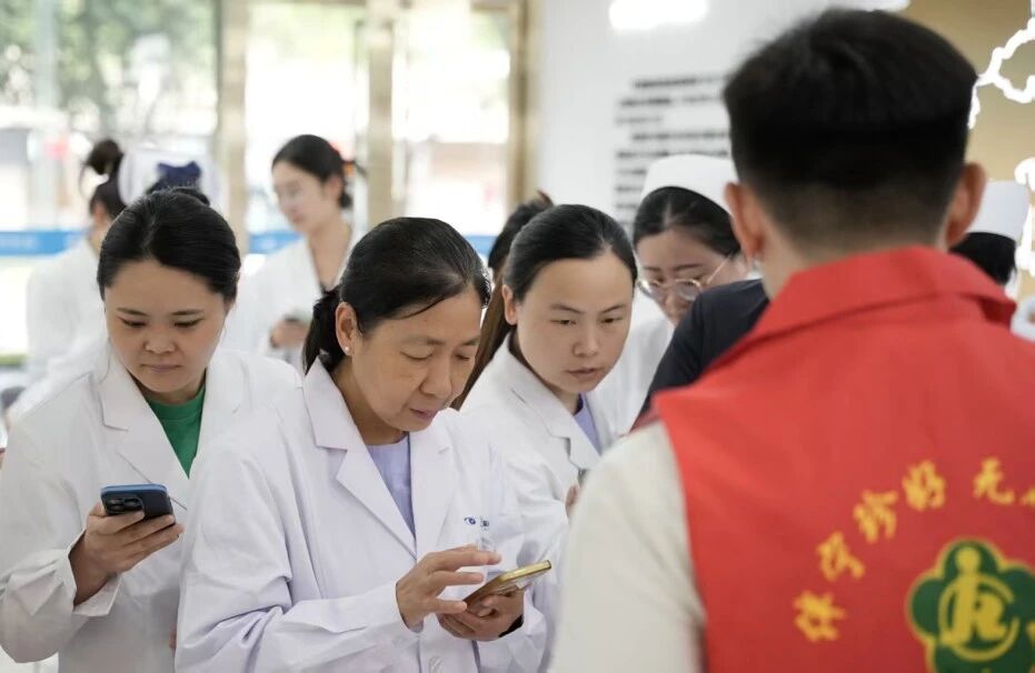 全体员工自发捐款