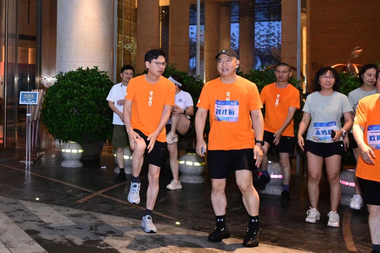 屈光友力量，逐梦向未来 | 华厦眼科公益晨跑活动为传递“光爱”起跑