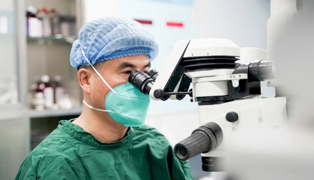 备受白内障困扰的患者植入了Clareon PanOptix 三焦点人工晶状体