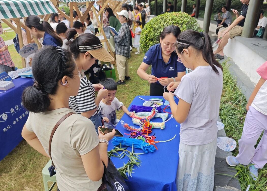 用简单的材料进行创作