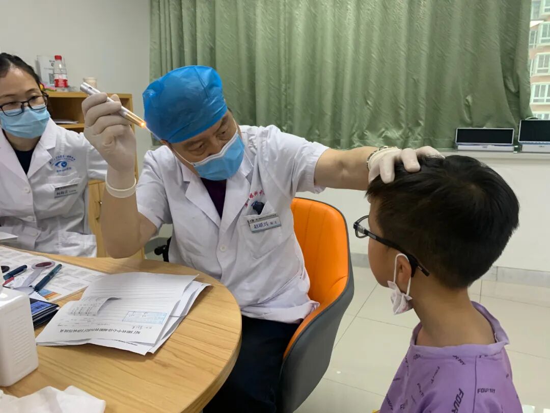 赵堪兴院士在厦门眼科中心漳州眼科医院坐诊