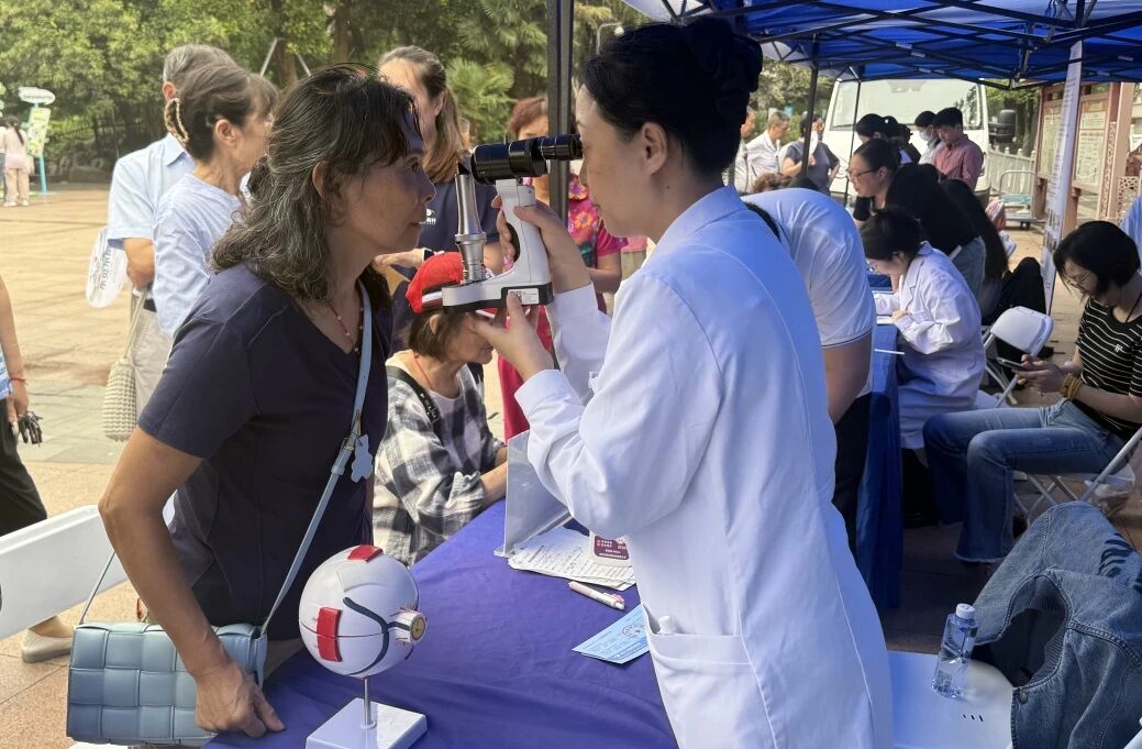 有序为市民开展视力检测与裂隙灯检查