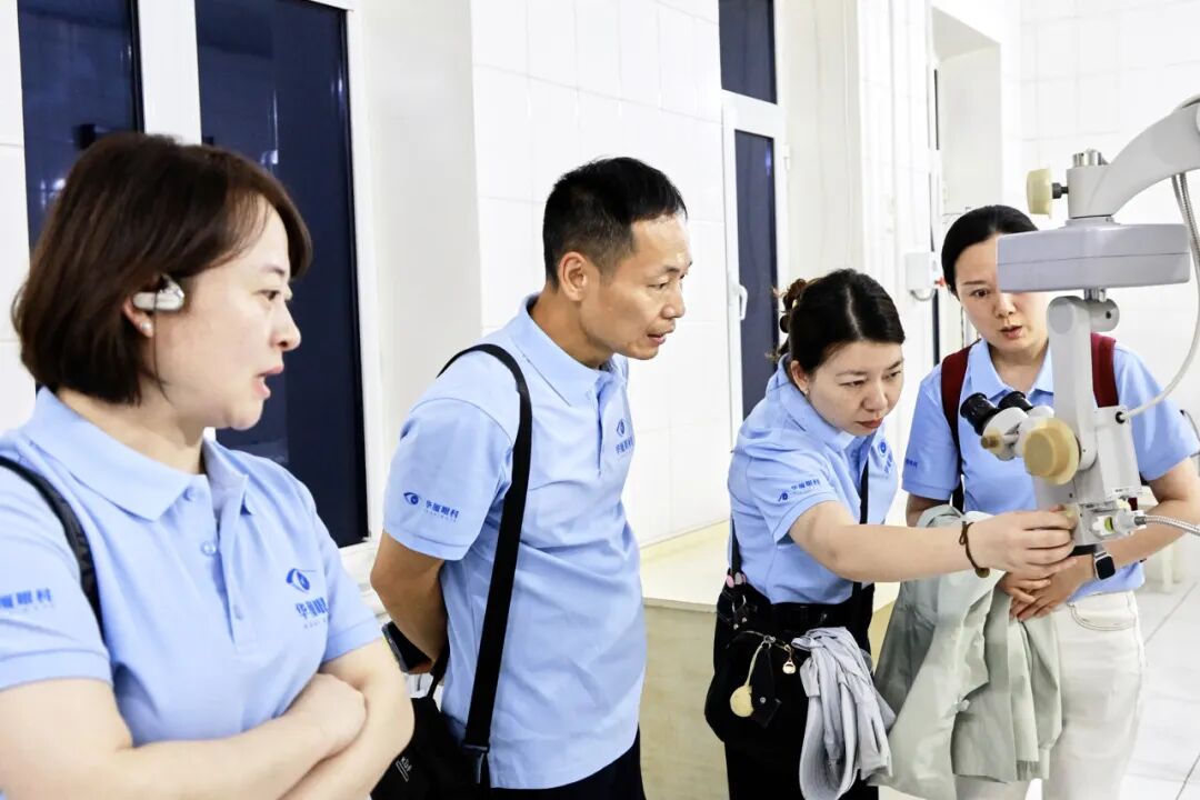 胡颖峰医生测试手术设备