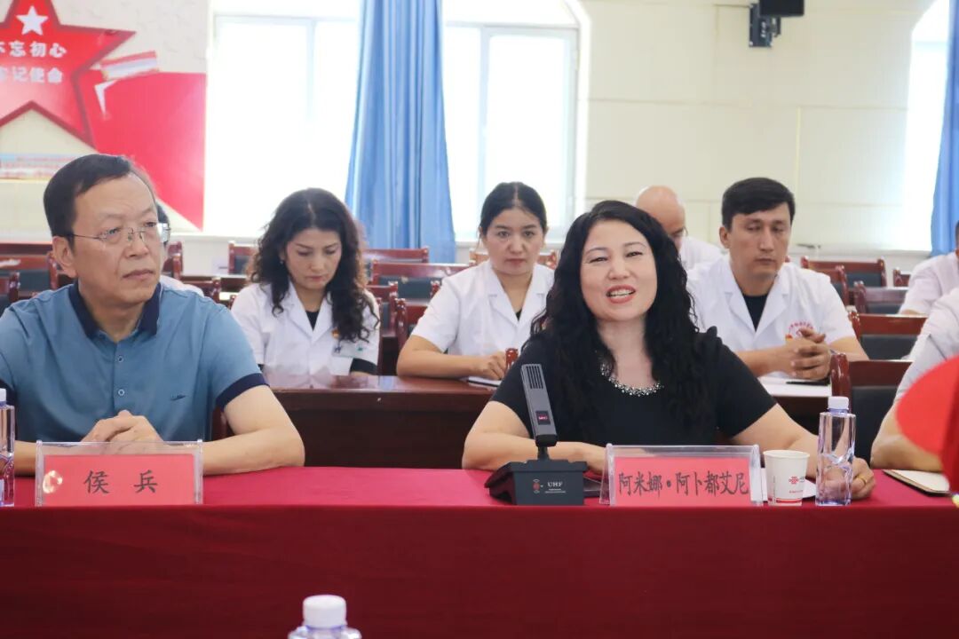 和田市人民政府副市长阿米娜·阿不都艾尼在致辞