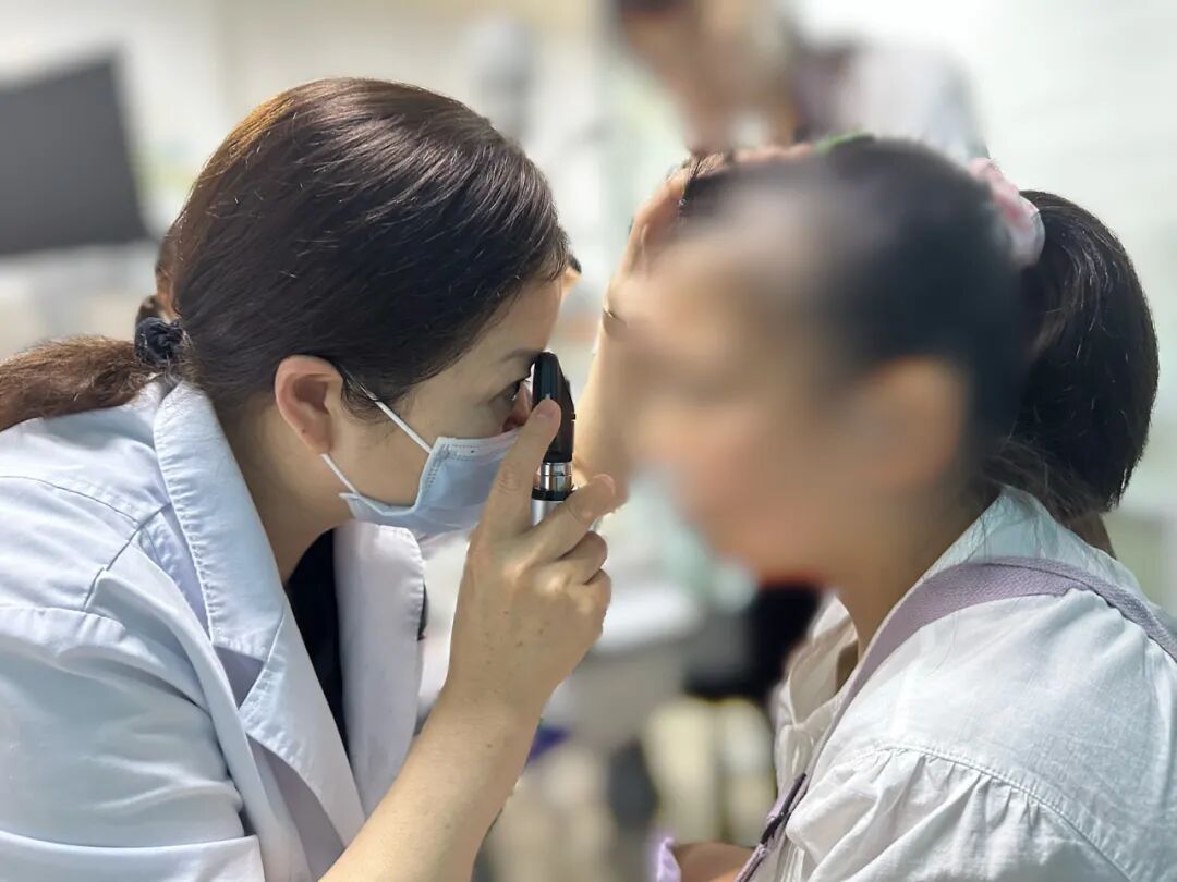 潘美华教授了解完病史,给芳芳和老白都做了详细检查