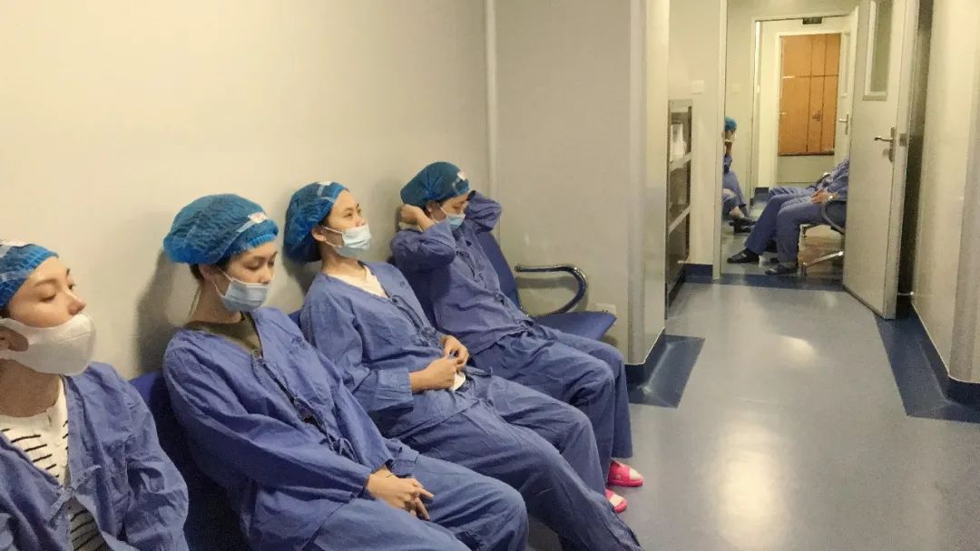 等待做近视手术