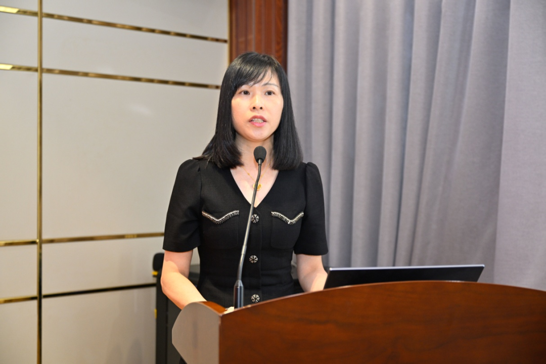 △华厦眼科医院集团副总裁赖玮琼致辞