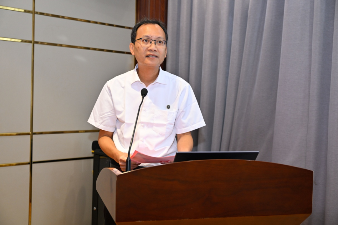 △李峰书记宣读成立眼科学系文件