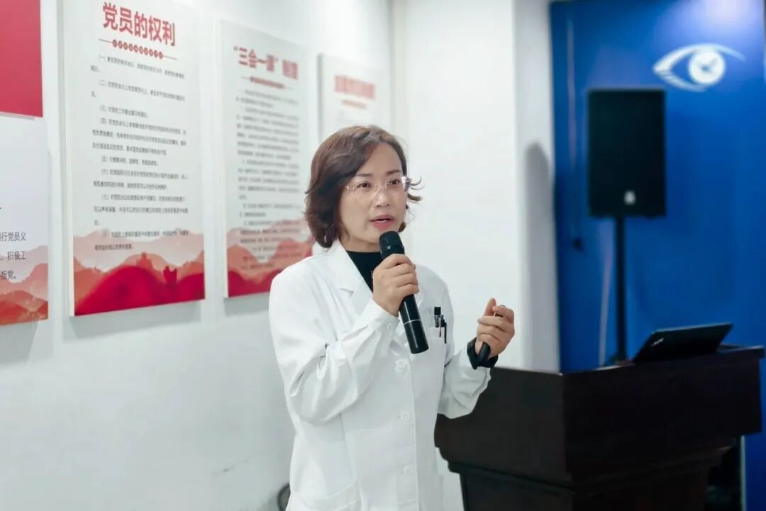 ▲刘红副院长授课