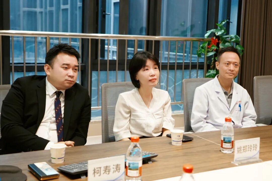 STAAR亚太区总裁陈瑛女士莅临厦门眼科中心，共拓战略合作新篇章