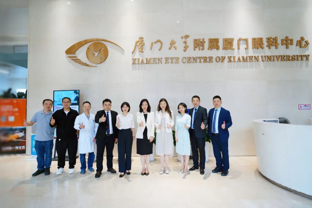 10月22日，STAAR亚太区高级副总裁兼中国区总经理陈瑛女士一行专程到访厦门眼科中心