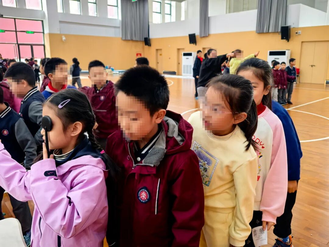 近视防控进校园