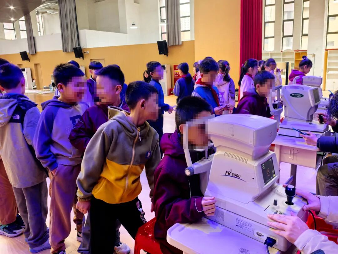 近视防控进校园