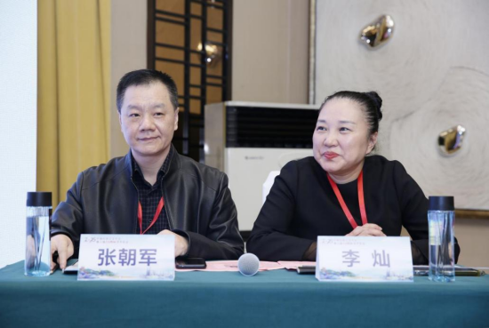 第一时段主持人：重庆医科大学附属第一医院李灿教授、重庆普瑞眼科医院张朝军教授