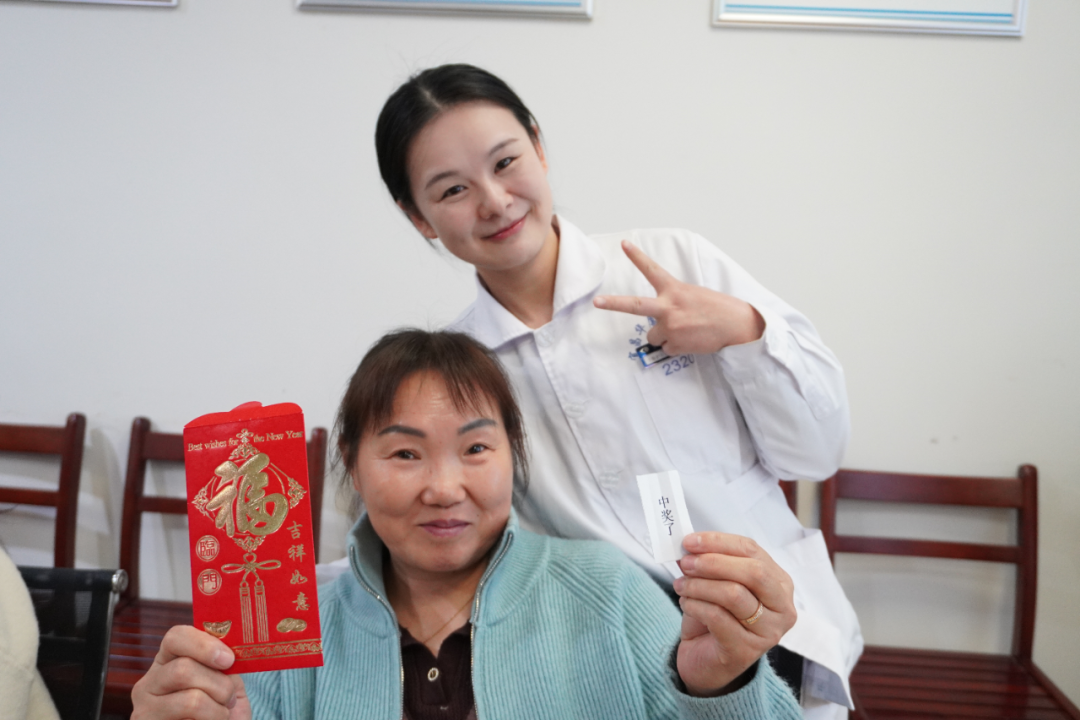 医护人员还通过互动问答的形式,与现场观众进行了热烈交流