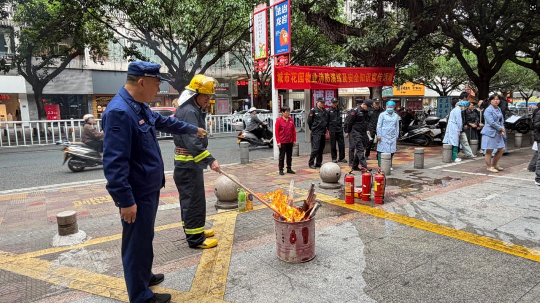 现场指导灭火器的使用
