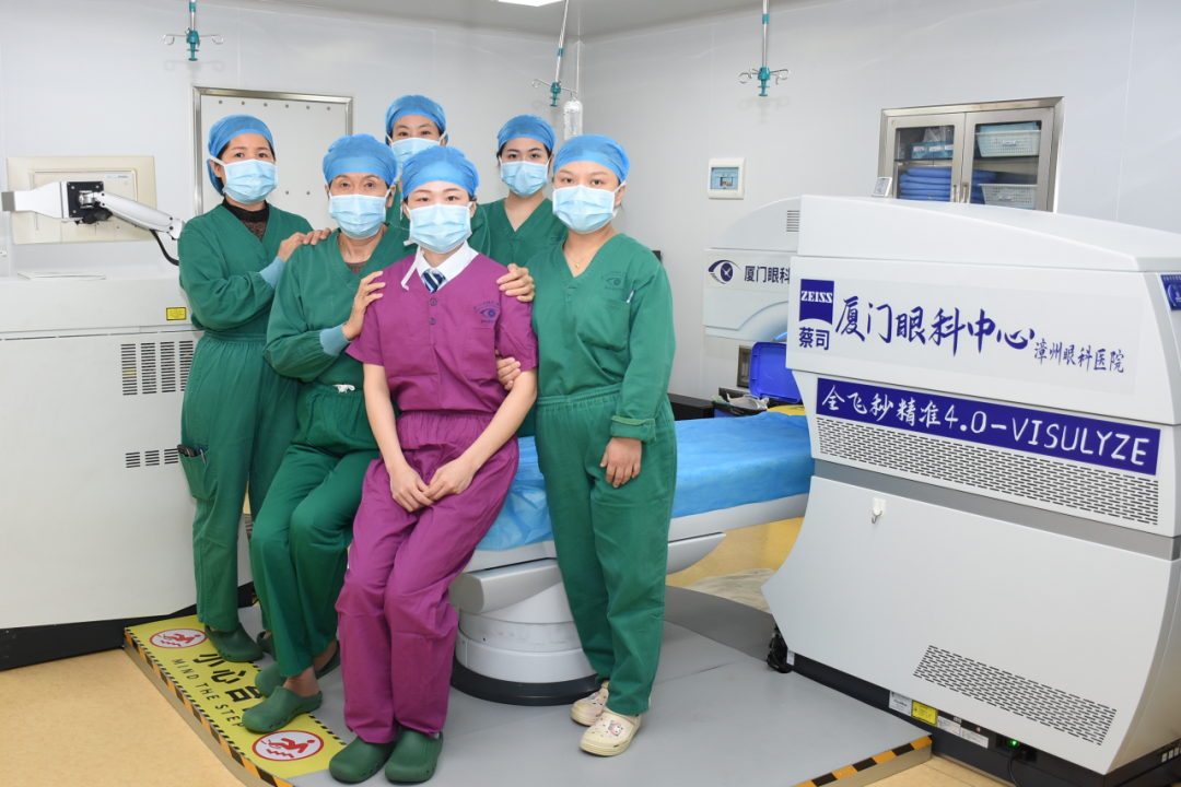 蔡司近视手术团队合影