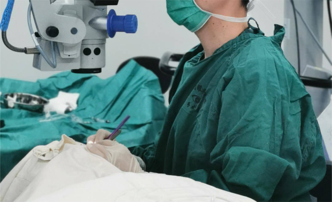 医生做近视手术