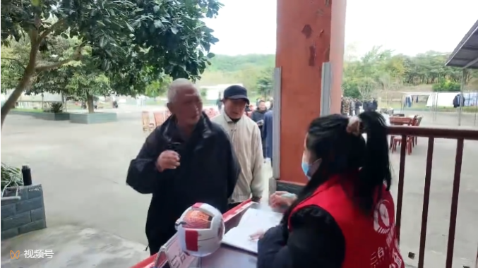 情暖敬老院,关爱助夕阳