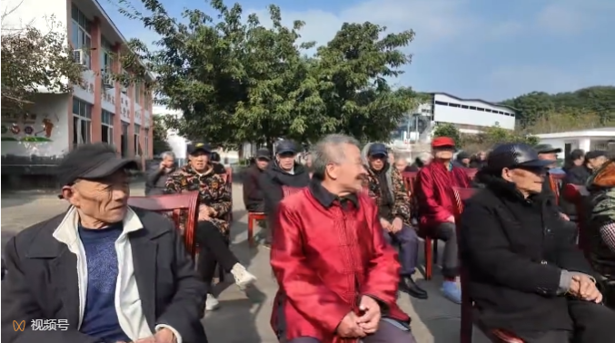 情暖敬老院,关爱助夕阳