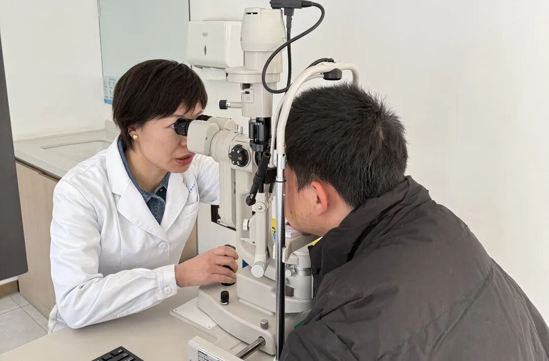 曹文娟主任重点进行了“角膜交联联合屈光手术”的演示与指导