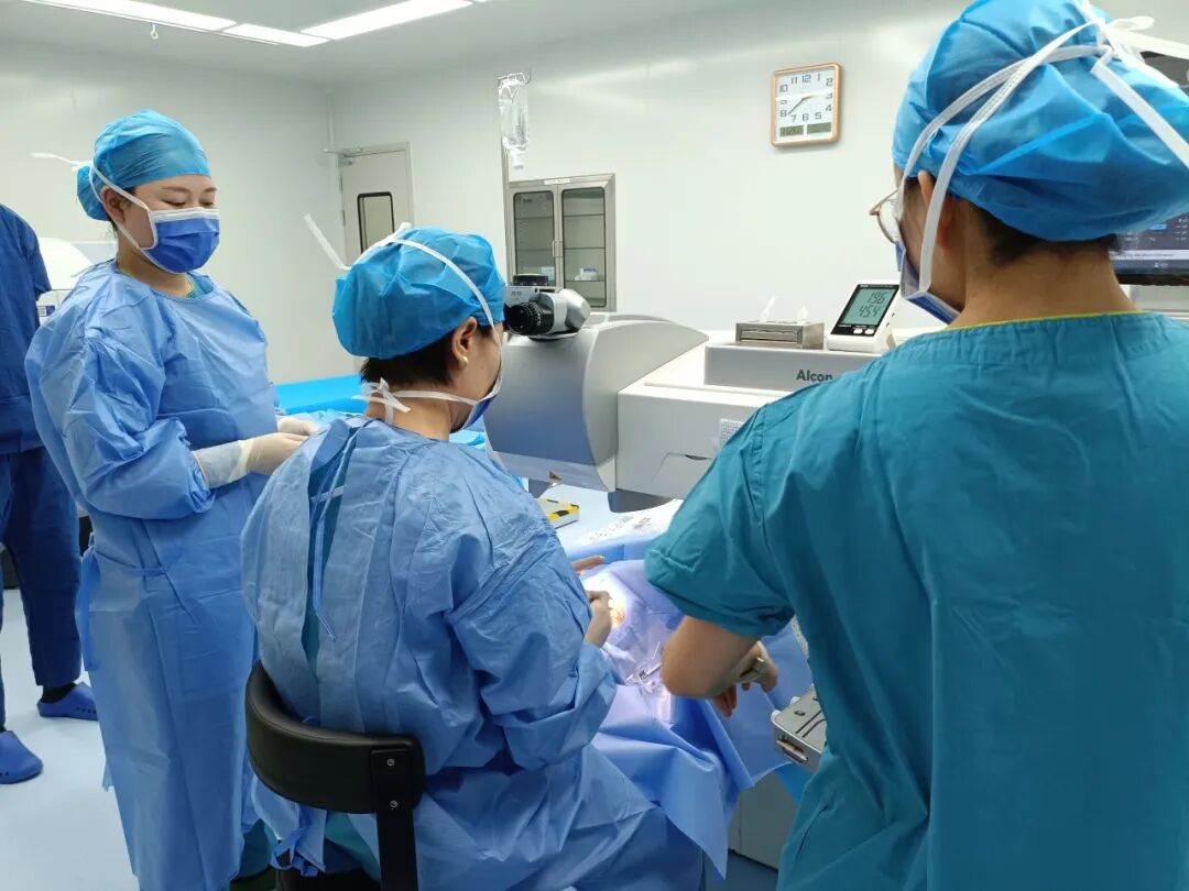 曹文娟主任在屈光手术领域拥有20年临床经验