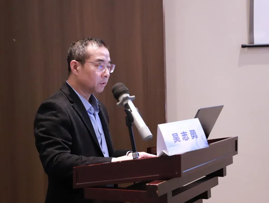 上海大学附属上海和平眼科医院眼底科主任吴志勇以《糖网的抗 VEGF及手术策略》为题进行学术分享。