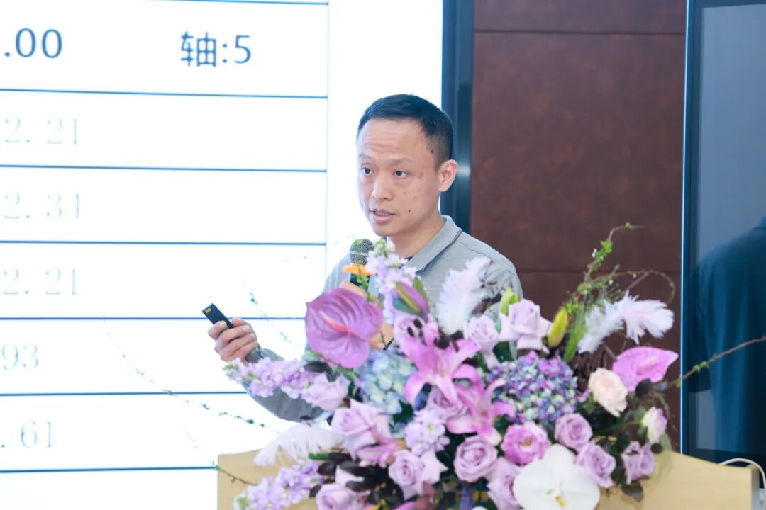 作为首批V5手术的实施者,揭黎明主任与郑林主任分享了临床实践体会。